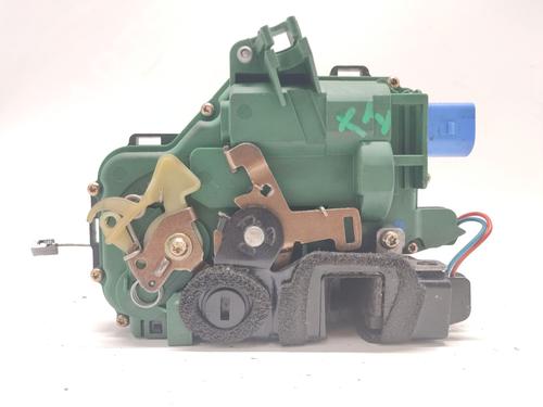 Venstre bak lås Venstre bak lås VW POLO IV (9N_, 9A_) 1.4 16V (75 hp) 34240620 34240620