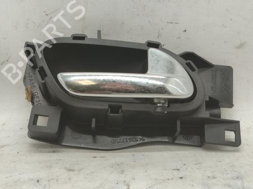 Used Front right interior door handle Front right interior door handle 17129060 17129060