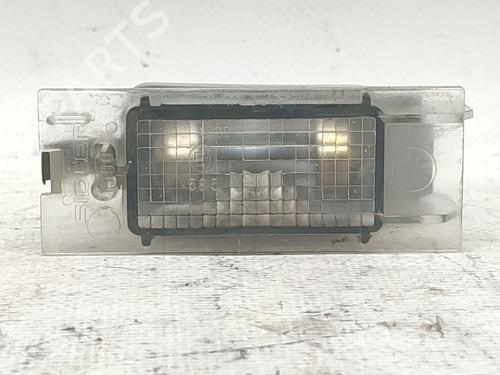 Używane Lampa oświetlenia tablicy rejestracyjnej RENAULT MEGANE II (BM0/1_, CM0/1_) [2001-2012]  30149943