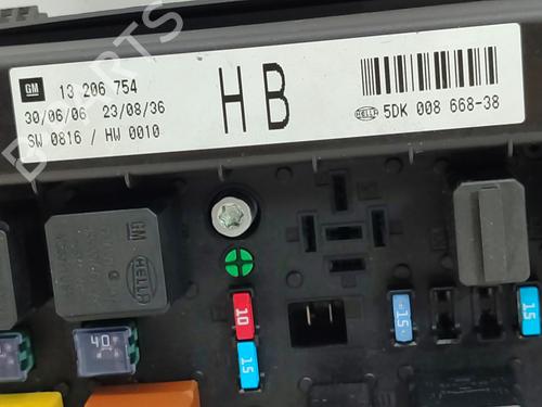 Fuse box OPEL ASTRA H GTC (A04) 1.9 CDTI (L08) | BP28586822E1
