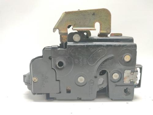 front-right-lock-audi-a6-c5-4b2-4b4-1997-1998-1999-2000-2001-2002-2003-2004-2005-34240713 main image