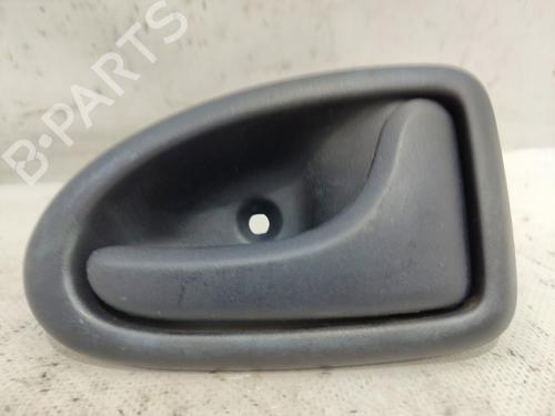 Høyre bak invendig håndtak RENAULT CLIO II (BB_, CB_) 1.2 16V (BB05, BB0W, BB11, BB27, BB2T, BB2U, BB2V, CB05,... (75 hp) 23408622