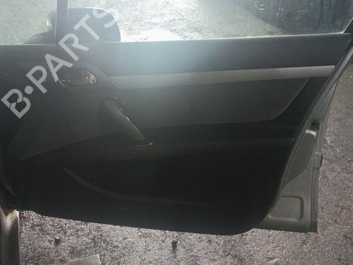 Armrest / Center console PEUGEOT 407 (6D_) 2.0 HDi 135 (6DRHRH, 6DRHRE, 6DRHRG, 6DRHRJ) | BP31130568I20
