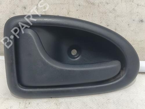Venstre fortil invendig håndtag RENAULT MEGANE I Classic (LA0/1_) 1.9 dTi (LA1U) (80 hp) 27970762