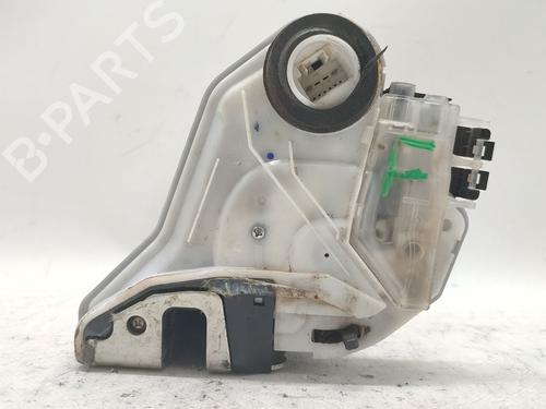 rear-left-lock-toyota-hilux-viii-pickup-_n1_-2015-36994712 main image