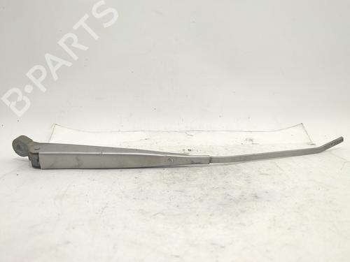 Used Front windshield wiper arm MITSUBISHI PAJERO I Canvas Top (L04_G) 2.3 TD (L043G, L048G) (84 hp) 32035271