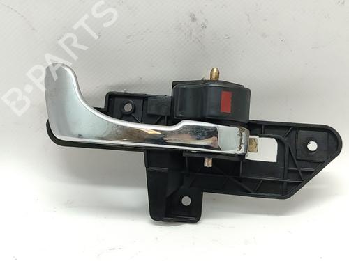 Używane Klamka wewnętrzna drzwi przednich prawych ALFA ROMEO 146 (930_) 1.9 JTD (930.B4B) (105 hp) 30832330