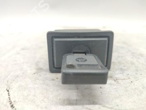 Used Tailgate handle Tailgate handle PEUGEOT 306 Hatchback (7A, 7C, N3, N5) 1.6 (89 hp) 33760248 33760248