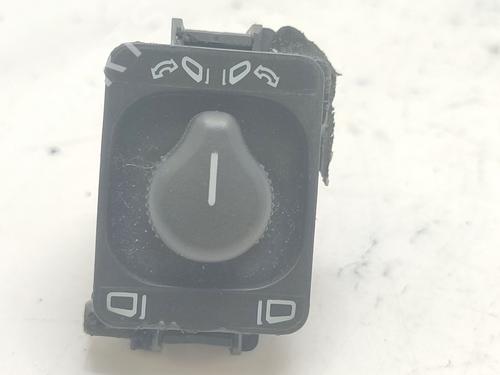 Comando specchietti Comando specchietti MERCEDES-BENZ S-CLASS (W140) S 280 (140.028) (193 hp) 37239789 37239789