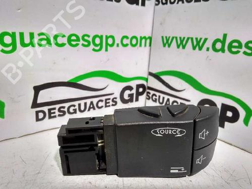 Used Steering wheel controls RENAULT LAGUNA II Grandtour (KG0/1_) 2.2 dCi (KG0F) (150 hp) 7144462