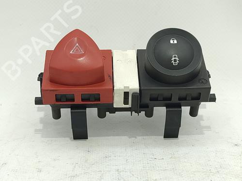 Przełącznik świateł awaryjnych RENAULT MEGANE II (BM0/1_, CM0/1_) 1.5 dCi (BM02, BM13, BM2A, CM02, CM13) 8200095493