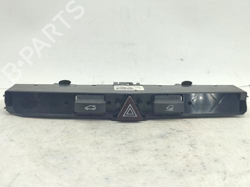 Used Warning switch OPEL ASTRA H Saloon (A04) [2007-2014]  32705225