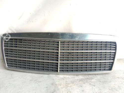 Used Grille MERCEDES-BENZ E-CLASS (W210) E 220 CDI (210.006) (125 hp) 27971493