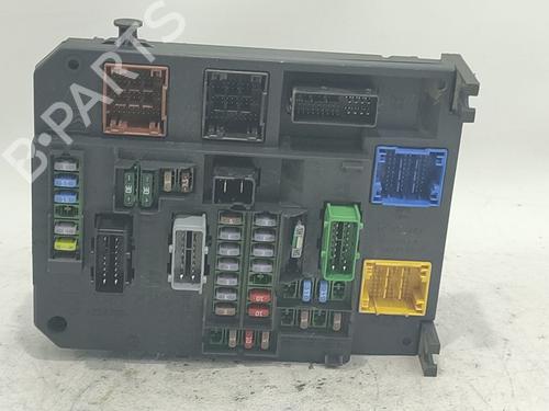 Used Fuse box Fuse box 38470797 38470797