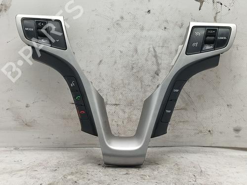 Used Steering wheel controls HYUNDAI i40 I CW (VF) 1.7 CRDi (116 hp) 24701346