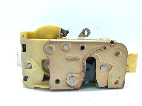 Serratura anteriore sinistra FORD FOCUS I (DAW, DBW) 1.8 Turbo DI / TDDi (90 hp) 30002262