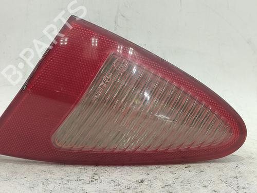 Feu de coffre droit Feu de coffre droit ALFA ROMEO 147 (937_) 1.6 16V T.SPARK ECO (937.AXA1A, 937.BXA1A) (105 hp) 35789106 35789106