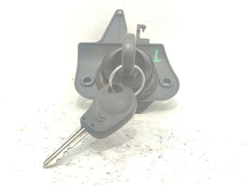 Used Tailgate lock Tailgate lock CITROËN SAXO (S0, S1) 1.5 D (57 hp) 34137592 34137592