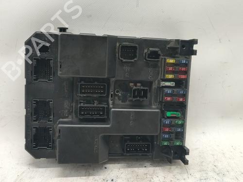 Used Fuse box Fuse box 38673853 38673853