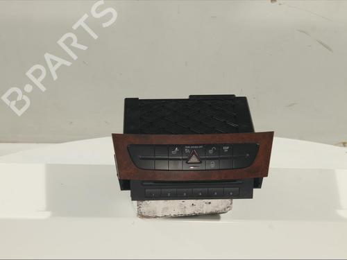 Used Radio Radio MERCEDES-BENZ CLS (C219) CLS 320 CDI (219.322) (224 hp) 12137261 12137261