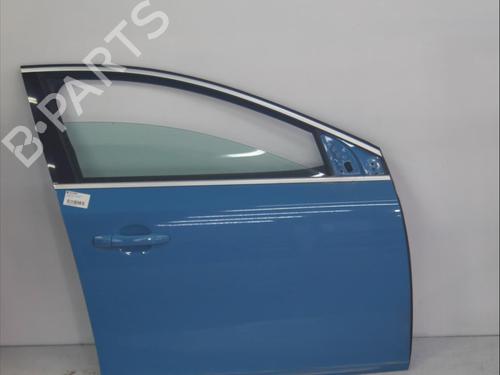 right-front-door-volvo-v40-hatchback-525-2012-2013-2014-2015-2016-2017-2018-2019-25733294 main image