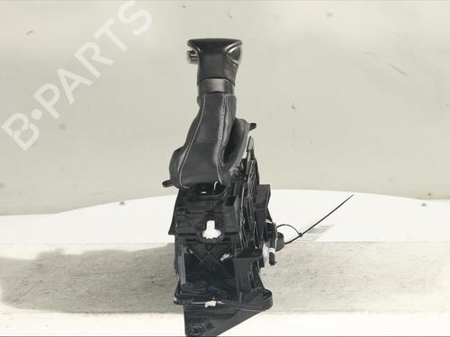 shift-knob-lexus-ux-_aa1_-_ah1_-_ma1_-2018-24995430 main image