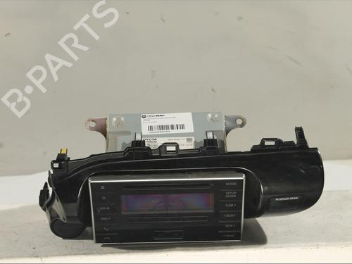 Used Radio TOYOTA HILUX VIII Pickup (_N1_) 2.4 D 4WD (GUN125_, GUN125R) (150 hp) 28577533