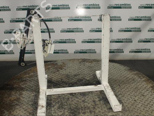 Used Rear right window mechanism Rear right window mechanism AUDI A3 (8V1, 8VK) 1.6 TDI (110 hp) 12077335 12077335