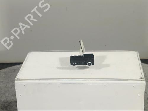 switch-renault-zoe-bfm_-253b08825re1067640-25-55-225-40r-2012-11901155 main image