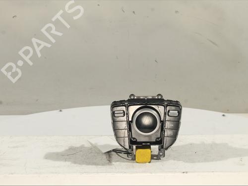 switch-mercedes-benz-v-class-w447-2014-32129770 main image