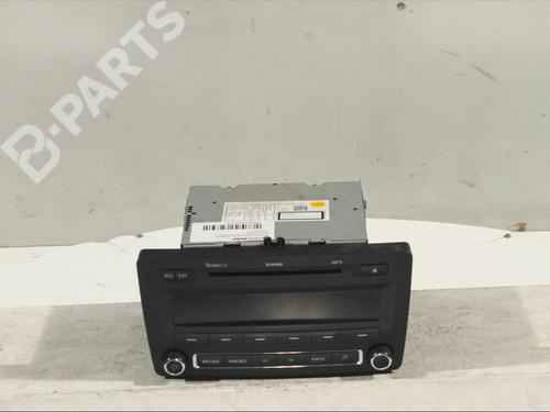 Used Radio SKODA OCTAVIA II (1Z3) 1.6 TDI (105 hp) 11984147