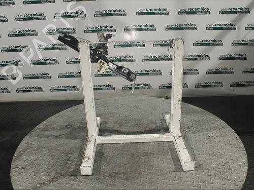Used Front right window mechanism Front right window mechanism FIAT PANDA (312_, 319_) 1.3 D Multijet (312PXU1A, 312PXW1A) (95 hp) 12078076 12078076