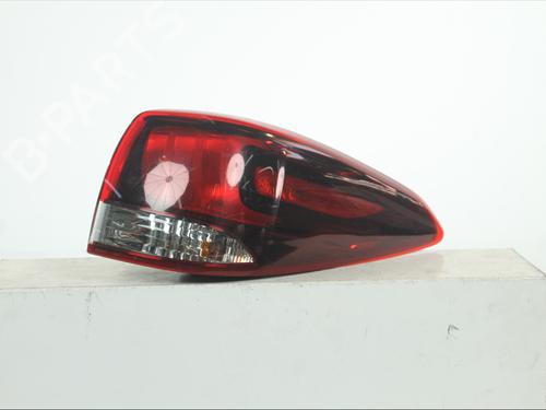 right-taillight-kia-carens-iv-2013-38023835 main image