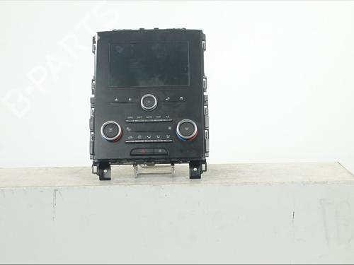 display-monitor-renault-megane-iv-hatchback-b9amn_-2015-37733199 main image