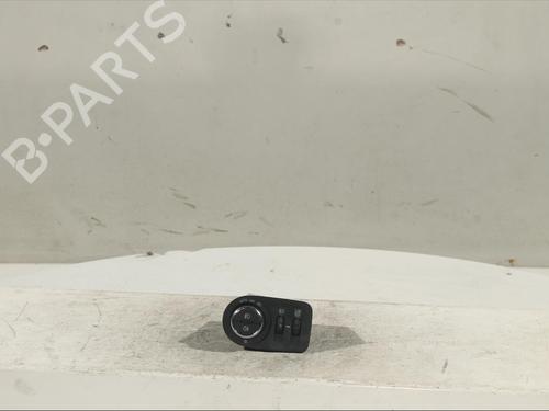Used Headlight switch OPEL CORSA F (P2JO) 1.2 (68) (101 hp) 15069829