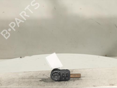 Used Headlight switch Headlight switch OPEL CORSA F (P2JO) 1.2 (68) (101 hp) 17389334 17389334