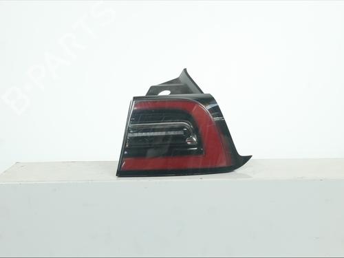 Used Right taillight Right taillight TESLA MODEL 3 (5YJ3) EV AWD (498 hp) 34409078 34409078