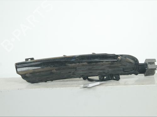 right-daytime-light-volvo-v40-hatchback-525-2012-2013-2014-2015-2016-2017-2018-2019-37455576 main image