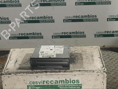 radio-seat-ateca-kh7-khp-5q1035824b-5qa035824b-2016-11980709 main image