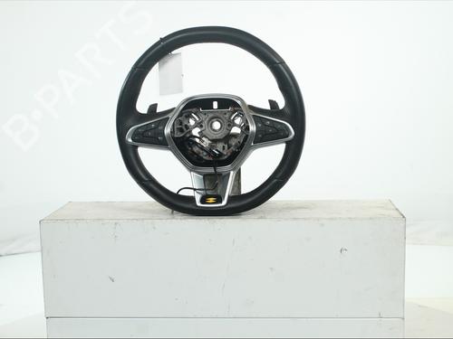 steering-wheel-renault-arkana-i-lcm_-ldn_-2019-38737433 main image
