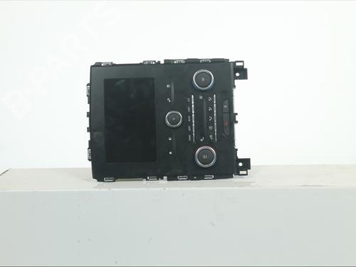 display-monitor-renault-megane-iv-hatchback-b9amn_-2015-34145343 main image