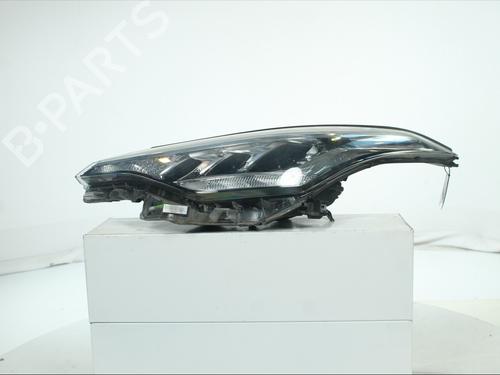 left-headlight-toyota-c-hr-_x1_-2016-36367848 main image