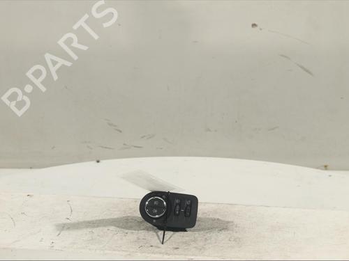 Used Headlight switch OPEL CORSA F (P2JO) 1.2 (68) (101 hp) 13621846