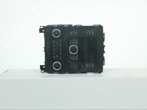 display-monitor-renault-megane-iv-hatchback-b9amn_-2015-34498196 main image