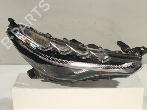 Phare droit TOYOTA COROLLA Cross (ZVG1_, ZSG1_, MXGH1_, MXGA1_) 1.8 Hybrid (ZVG13) (140 hp) 31984752
