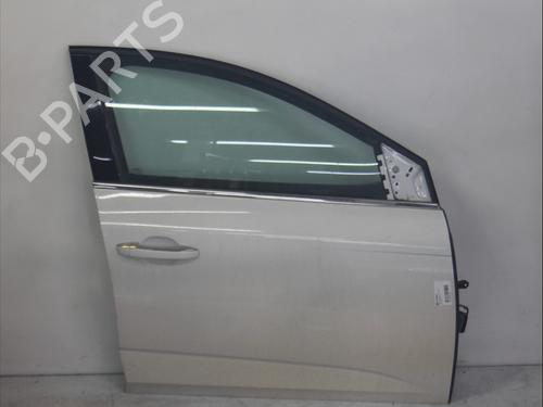 right-front-door-renault-megane-iv-hatchback-b9amn_-2015-37432880 main image