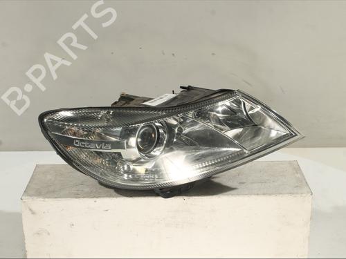Used Right headlight Right headlight SKODA OCTAVIA II (1Z3) 1.6 TDI (105 hp) 31077698 31077698