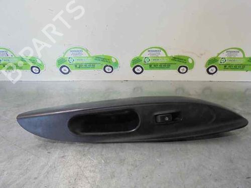 Used Right front window switch HYUNDAI H-1 Van (A1) 2.5 TD (101 hp) 2074728