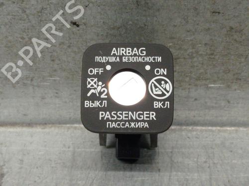 Used Switch TOYOTA AURIS Estate (_E18_) 1.8 Hybrid (ZWE186_, ZWE186R, ZWE186H) (136 hp) 19638360