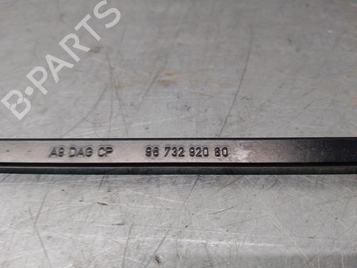 Front windshield wiper arm PEUGEOT 2008 I (CU_) 1.2 THP 110 / PureTech 110 | BP19672677C143 